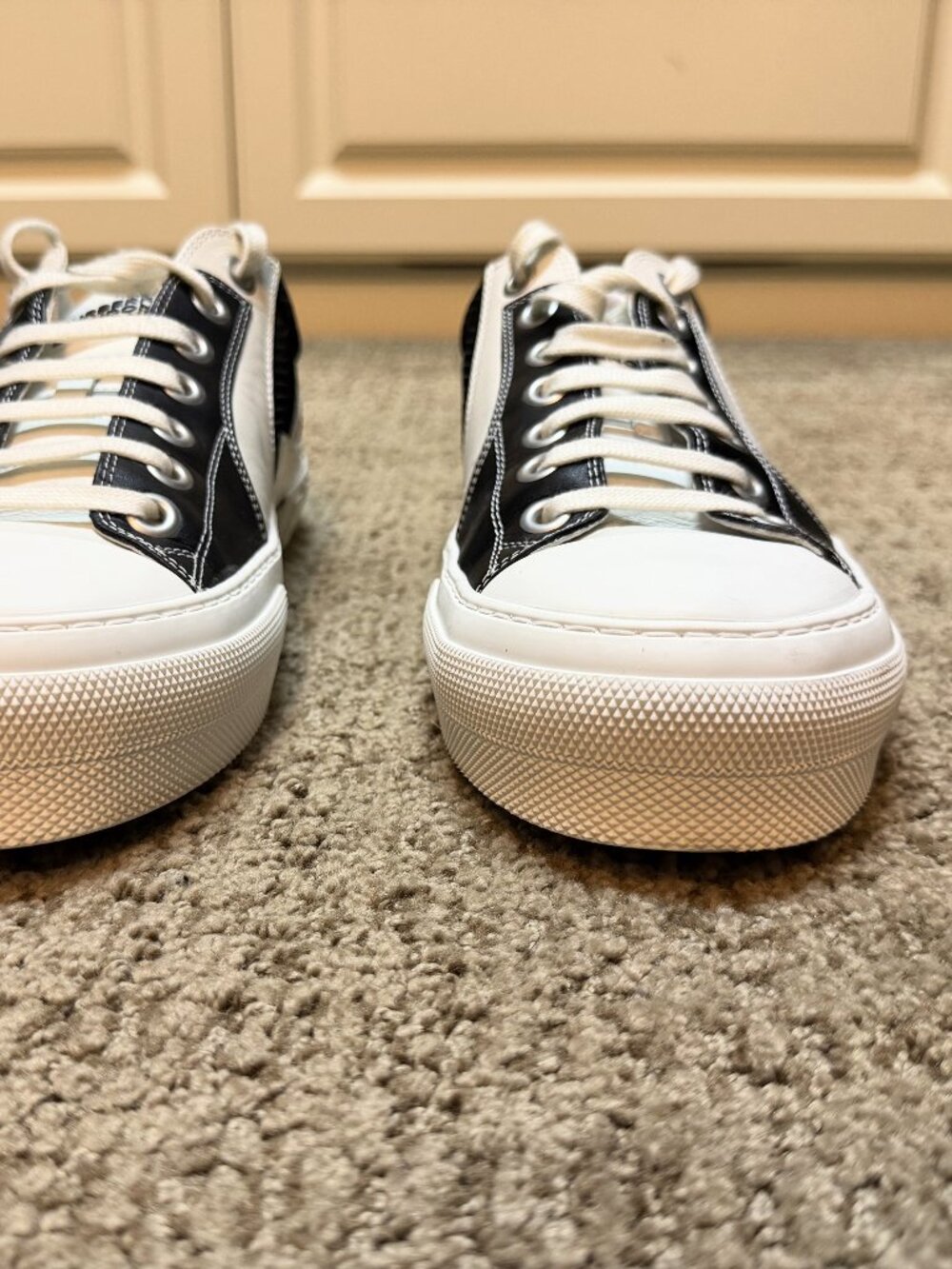 Burberry Low Top Sneaker - Rubber Sole - Size 44 - Picture 9 of 15